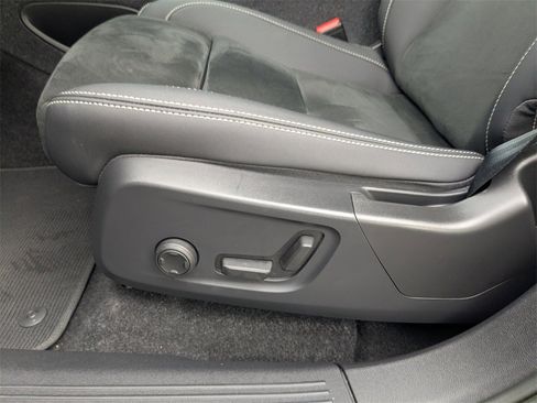 Used 2023 Volvo XC40 Recharge Ultimate image 25