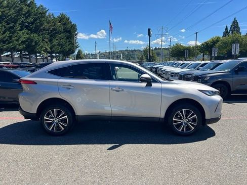 Used 2024 Toyota Venza LE AWD/4WD image 6