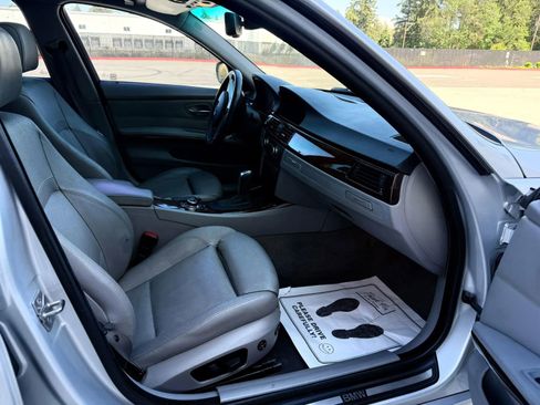 Used 2010 BMW 335i Sedan RWD image 11