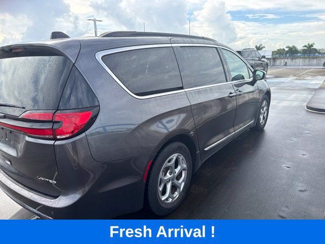 Used 2023 Chrysler Pacifica Limited FWD image 15