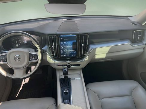 Used 2018 Volvo XC60 T5 Momentum w/ Vision Package image 20