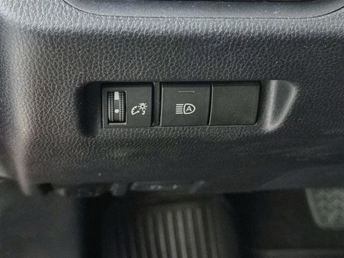 Used 2021 Toyota RAV4 LE FWD image 16