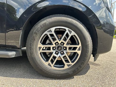 Used 2025 Ford Expedition Active RWD image 7