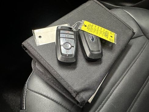 Used 2017 Ford Fusion SE w/ Equipment Group 202A AWD/4WD image 22