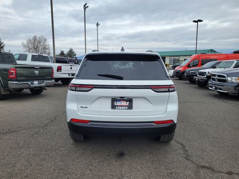 New 2026 Jeep Grand Cherokee Limited w/ Limited Altitude Package image 4