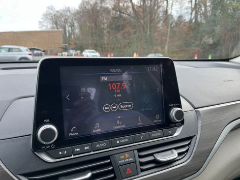 Used 2025 Nissan Altima 2.5 SV image 21