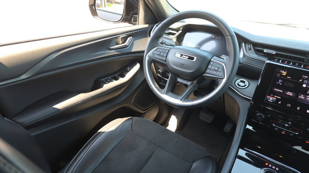 Used 2024 Jeep Grand Cherokee Altitude RWD image 26