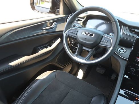 Used 2024 Jeep Grand Cherokee Altitude RWD image 26