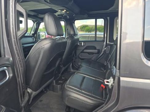 Used 2019 Jeep Wrangler Unlimited Sahara AWD/4WD image 7