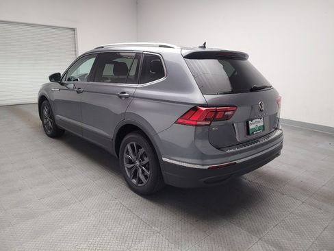 Used 2023 Volkswagen Tiguan SE w/ Panoramic Sunroof Package FWD image 5