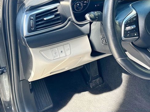 Used 2022 Genesis G70 3.3T RWD image 10