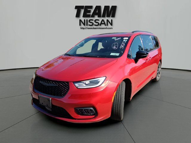 Used 2025 Chrysler Pacifica Limited FWD image 3