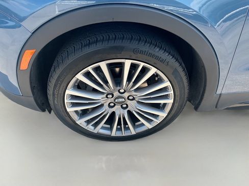 Used 2024 Cadillac XT4 Premium Luxury w/ Technology Package FWD image 32