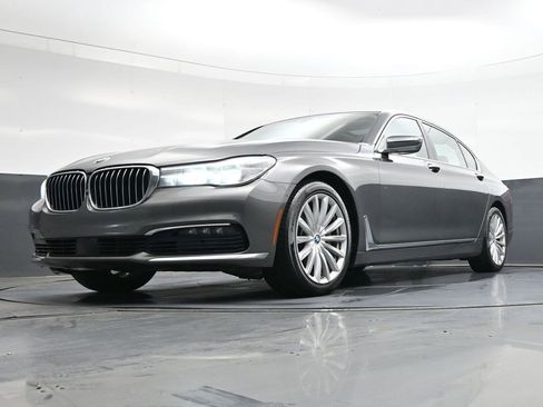 Used 2016 BMW 740i image 37