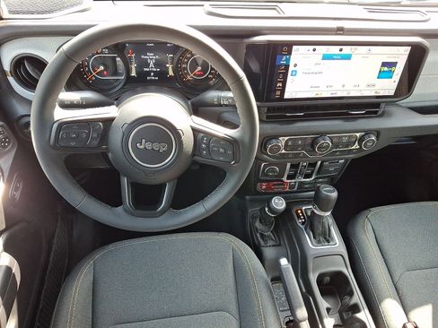 Used 2025 Jeep Gladiator Sport AWD/4WD image 11