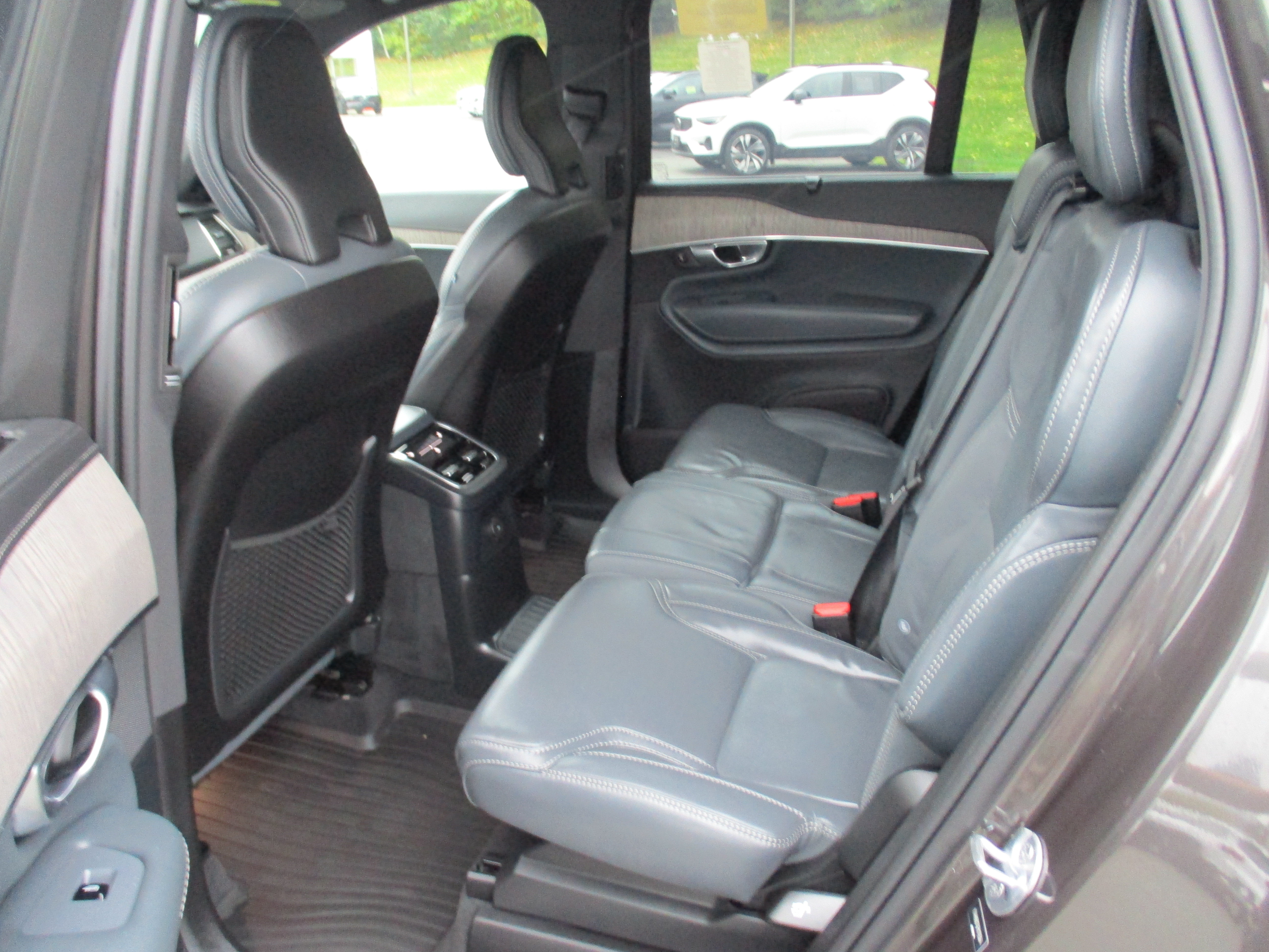 Certified 2024 Volvo XC90 T8 Ultimate w/ Protection Package Premier AWD/4WD image 13