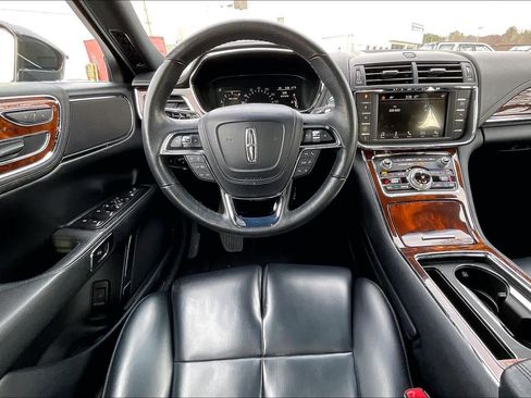 Used 2017 Lincoln Continental Premiere image 5