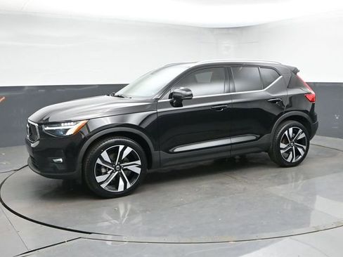 Used 2023 Volvo XC40 B5 Plus w/ Protection Package Premier AWD/4WD image 4