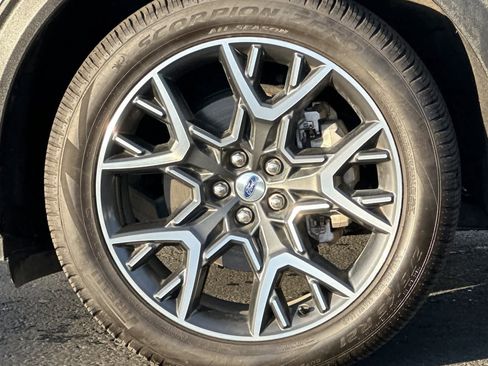 Certified 2025 Ford Explorer Platinum w/ Ultimate Package image 27