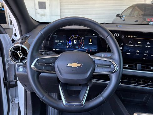 Used 2025 Chevrolet Equinox LT FWD image 27