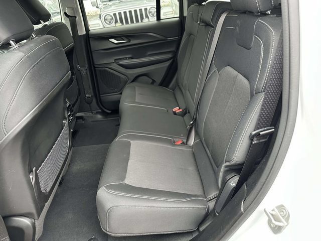 Certified 2024 Jeep Grand Cherokee Laredo X AWD/4WD image 18