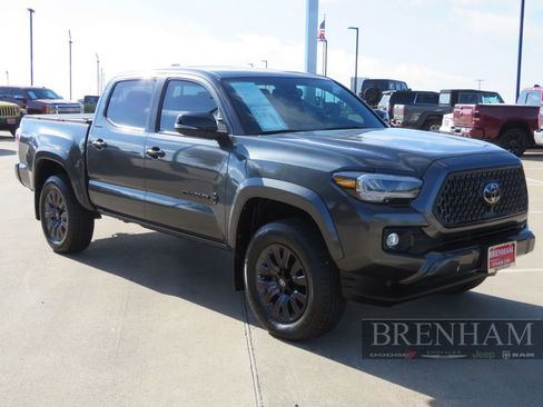 Used 2022 Toyota Tacoma Limited w/ Nightshade Package image 8