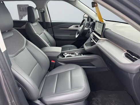 Used 2025 Ford Explorer Active w/ Active Comfort Package AWD/4WD image 15