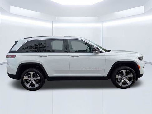 Used 2023 Jeep Grand Cherokee Limited w/ Luxury Tech Group II AWD/4WD image 3