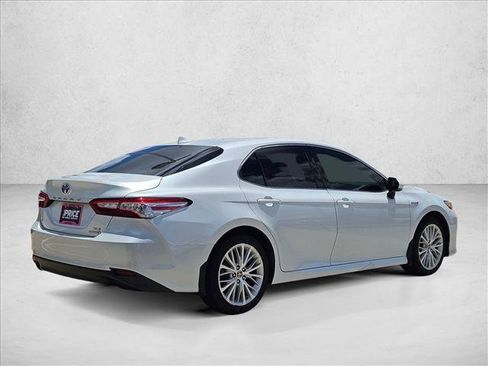 Used 2020 Toyota Camry XLE FWD image 5