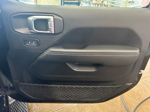 Used 2021 Jeep Wrangler Unlimited Sahara w/ Uconnect 4C Nav & Sound Group AWD/4WD image 31