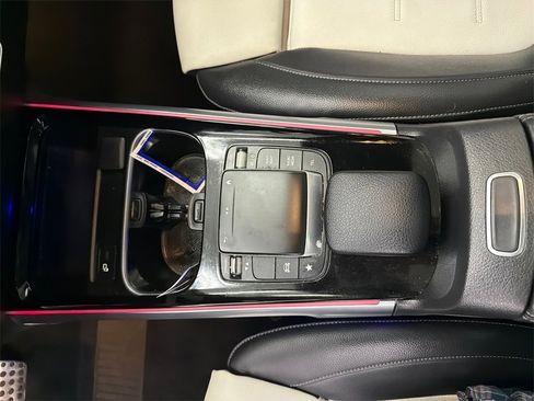 Used 2021 Mercedes-Benz GLB 250 image 33