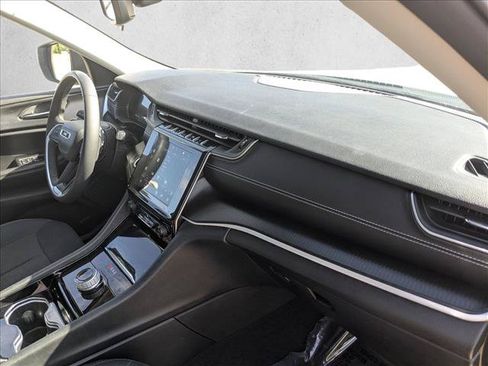 Used 2023 Jeep Grand Cherokee L Laredo RWD image 18