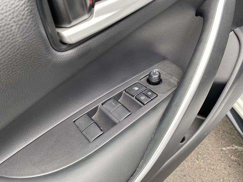 Used 2025 Toyota Corolla SE FWD image 19