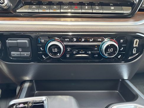 Used 2024 GMC Sierra 1500 SLT w/ SLT Premium Plus Package AWD/4WD image 18