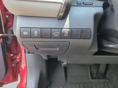 Used 2023 Toyota Camry SE FWD image 11