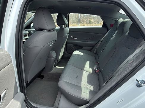 Used 2026 Hyundai Elantra SE FWD image 23