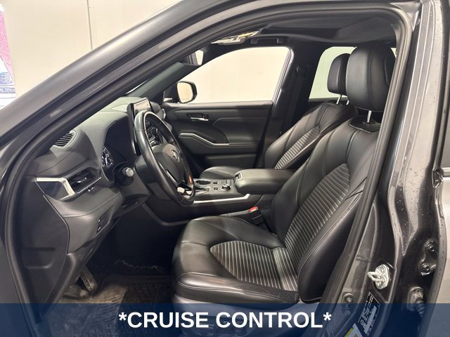 Used 2021 Toyota Highlander XSE AWD/4WD image 11