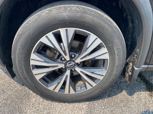Used 2023 Nissan Rogue SV AWD/4WD image 12