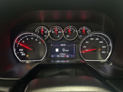 Used 2021 Chevrolet Suburban Z71 w/ Luxury Package AWD/4WD image 10
