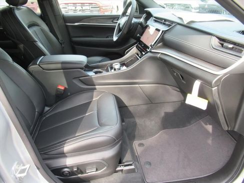 New 2026 Jeep Grand Cherokee L Limited RWD image 10