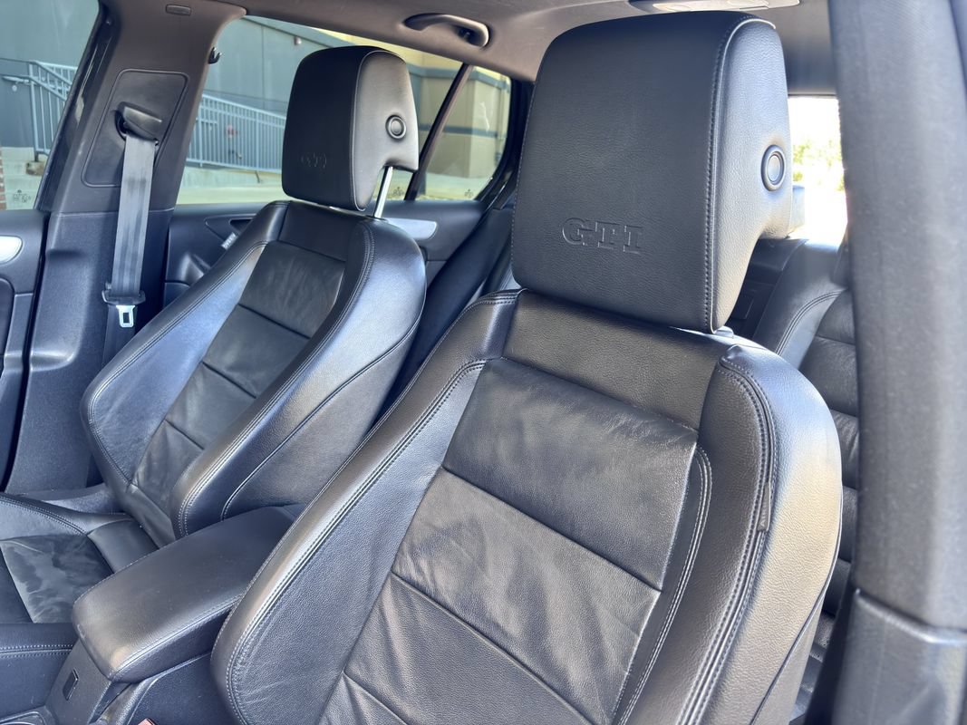 Used 2012 Volkswagen Golf 4-Door FWD image 32