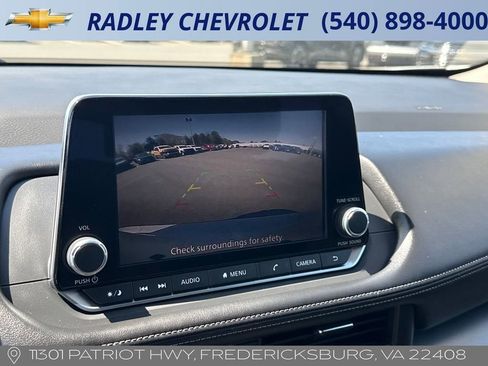 Used 2025 Nissan Rogue SV image 9