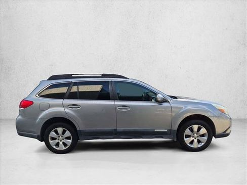 Used 2010 Subaru Outback 3.6R Limited AWD/4WD image 4
