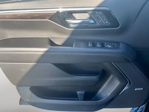 Used 2025 Chevrolet Tahoe Premier image 16