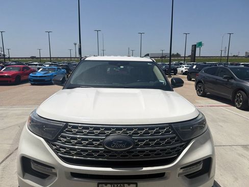 Used 2021 Ford Explorer Limited RWD image 2