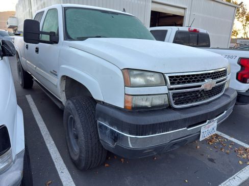 Used 2006 Chevrolet Silverado 2500 LT w/ Onstar Plus Package image 3