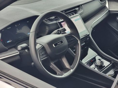 Used 2024 Jeep Grand Cherokee L Limited w/ Luxury Tech Group II image 18