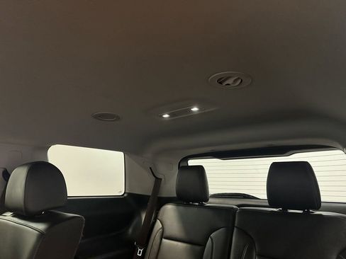 Used 2021 GMC Acadia SLT image 13