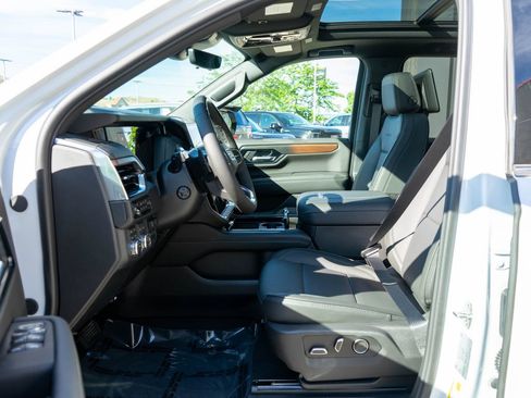 New 2026 GMC Yukon XL Denali w/ Denali Reserve Package AWD/4WD image 11