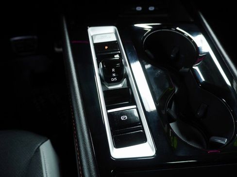 Used 2024 Volkswagen Atlas Peak Edition SE image 21